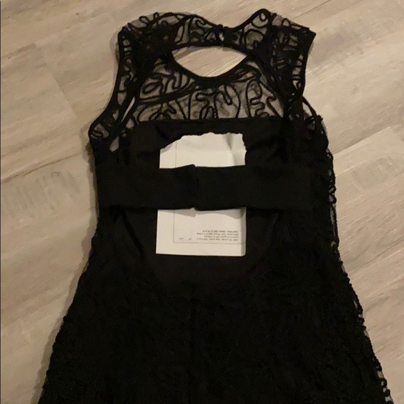 Tobi lace mini dress - Picture 2 of 3